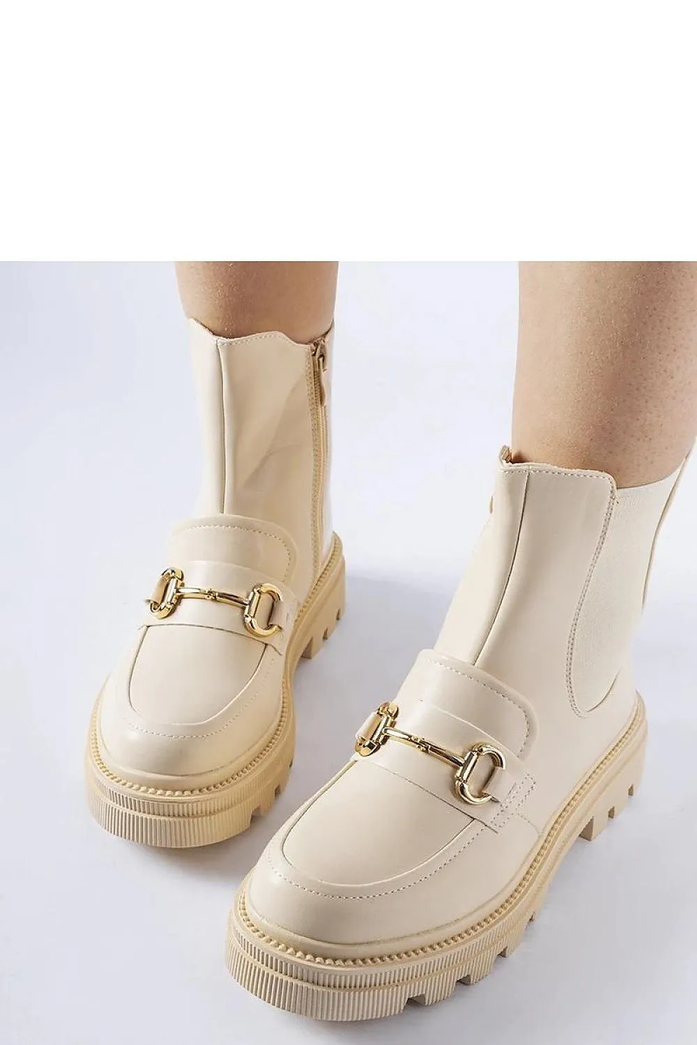 Dark beige boots with protector