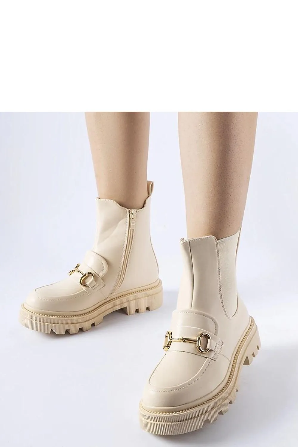 Dark beige boots with protector