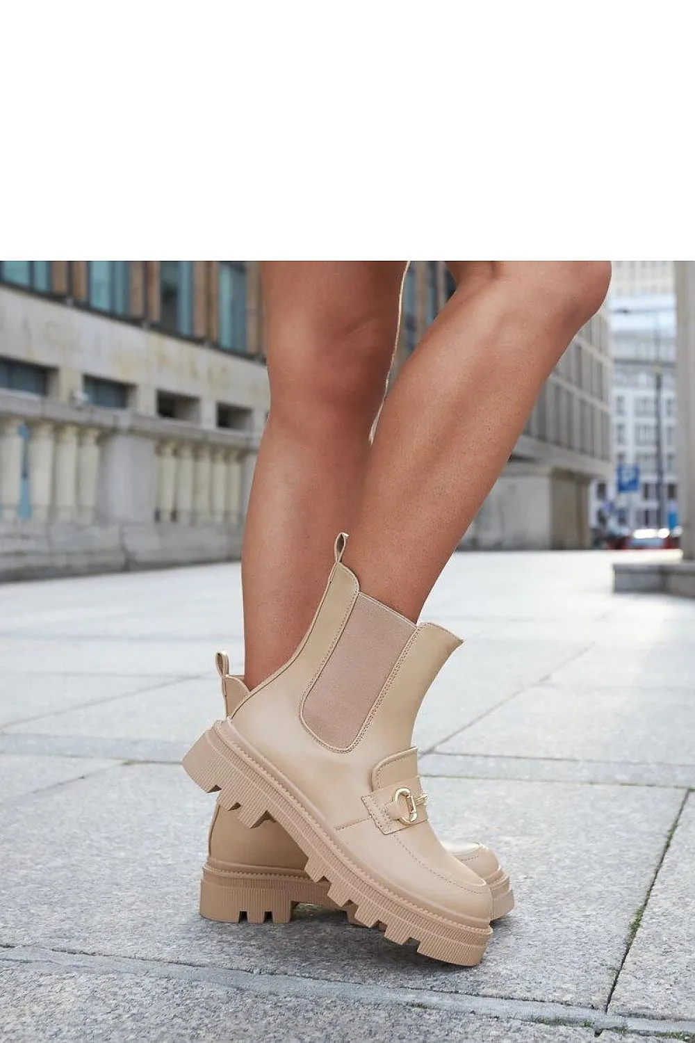 Dark beige boots with protector