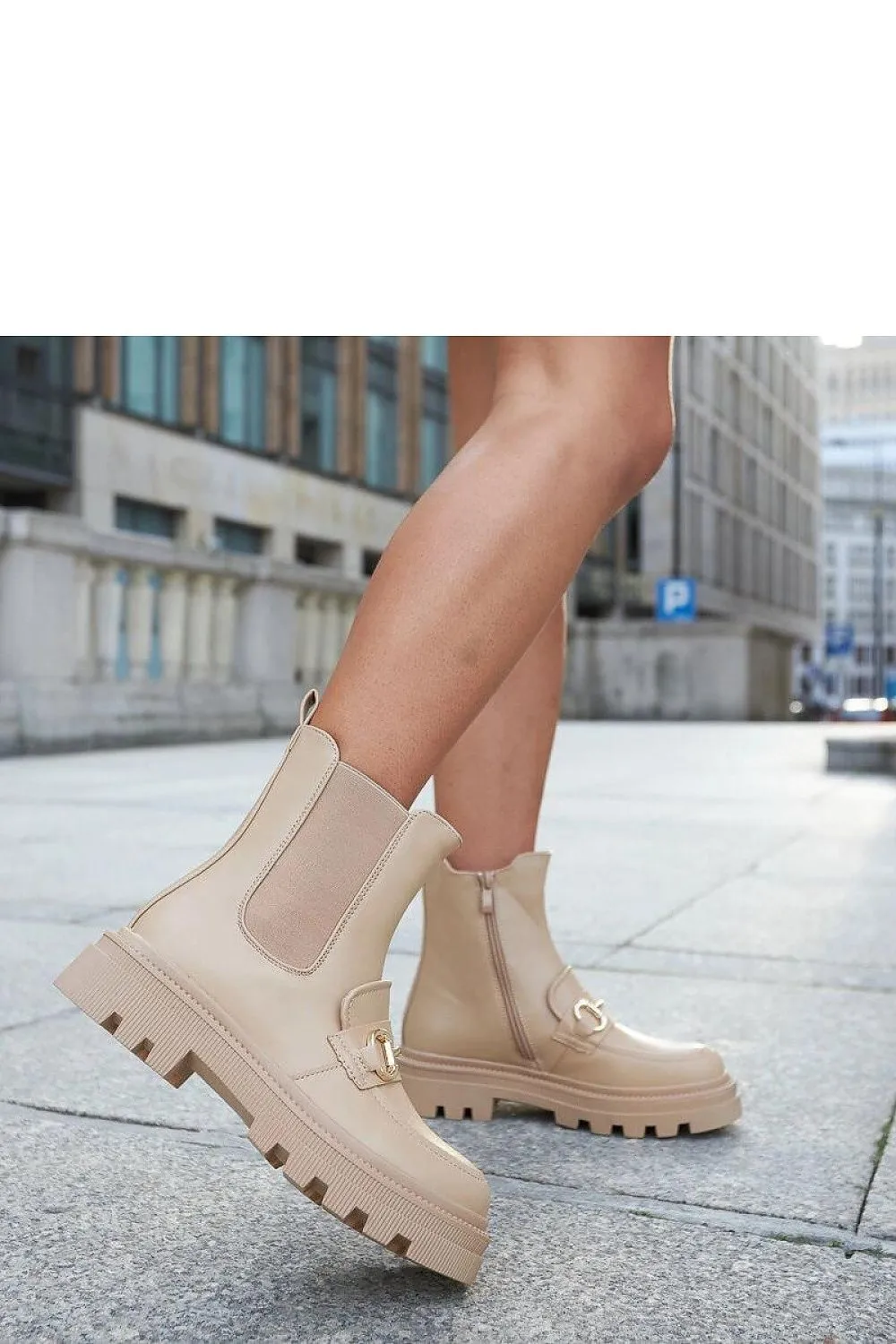 Dark beige boots with protector