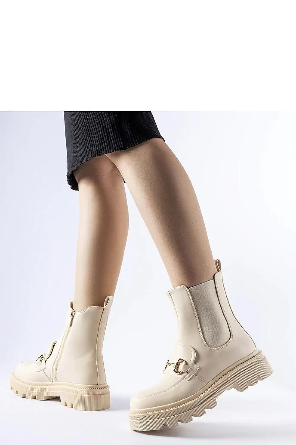 Dark beige boots with protector