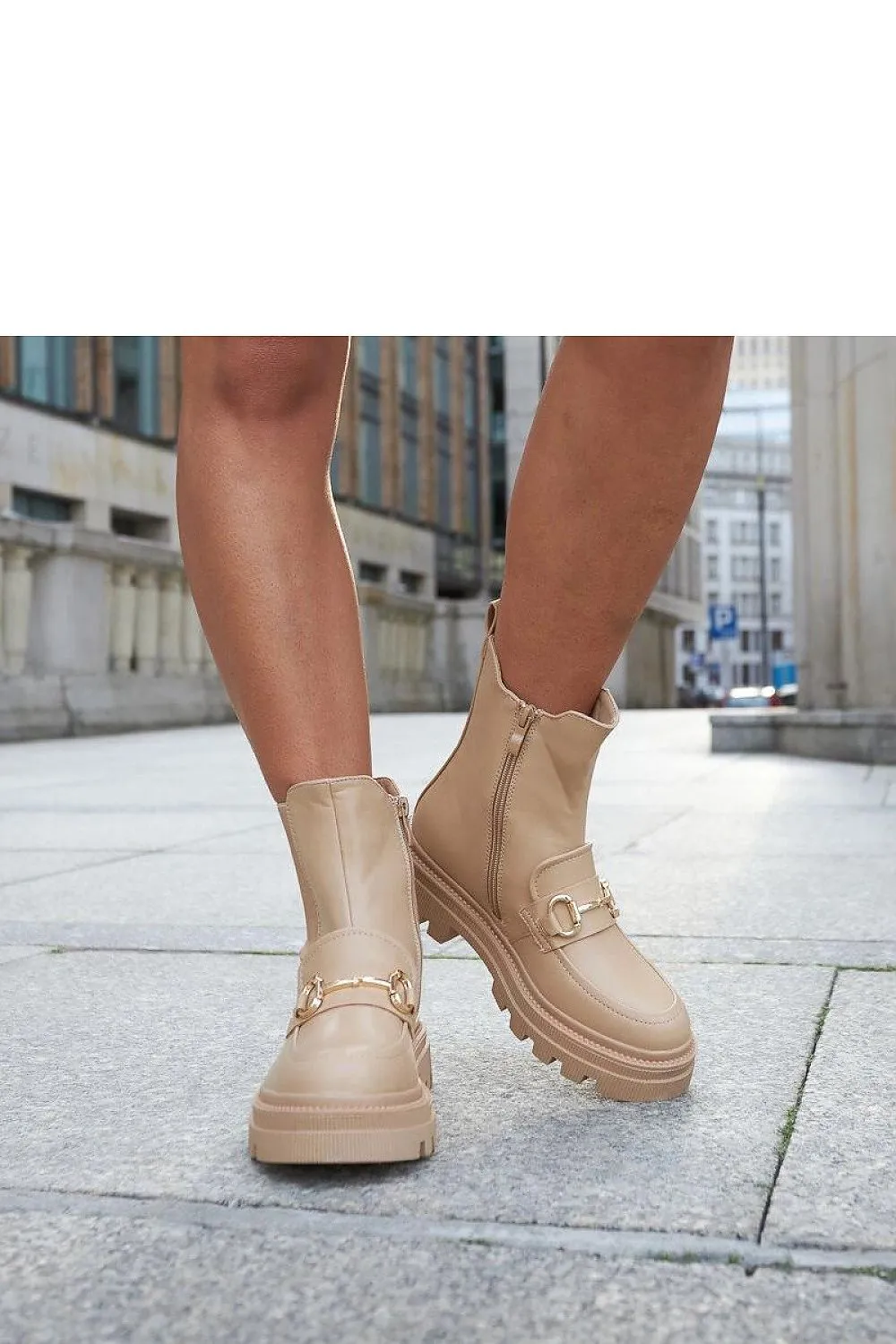 Dark beige boots with protector