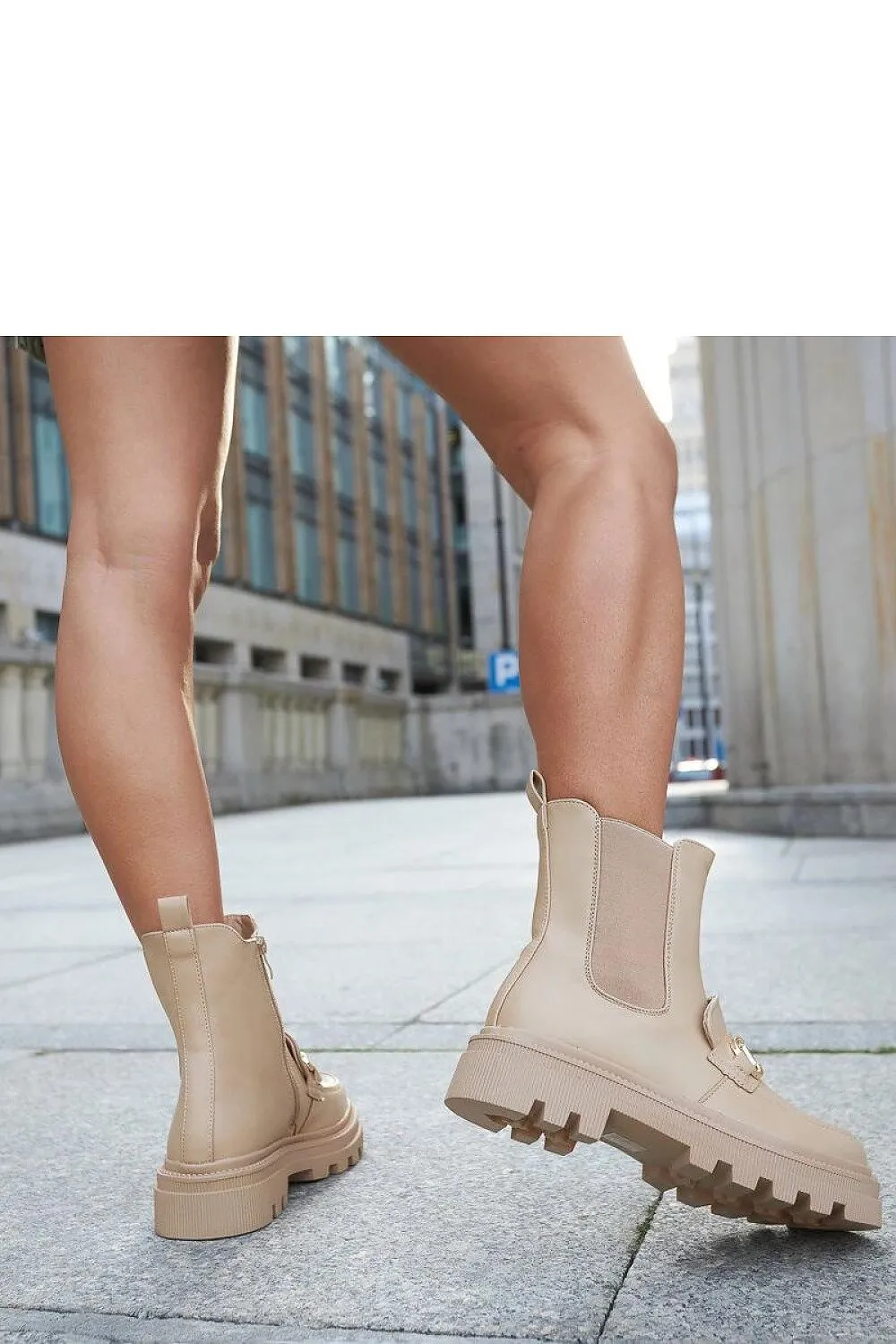 Dark beige boots with protector