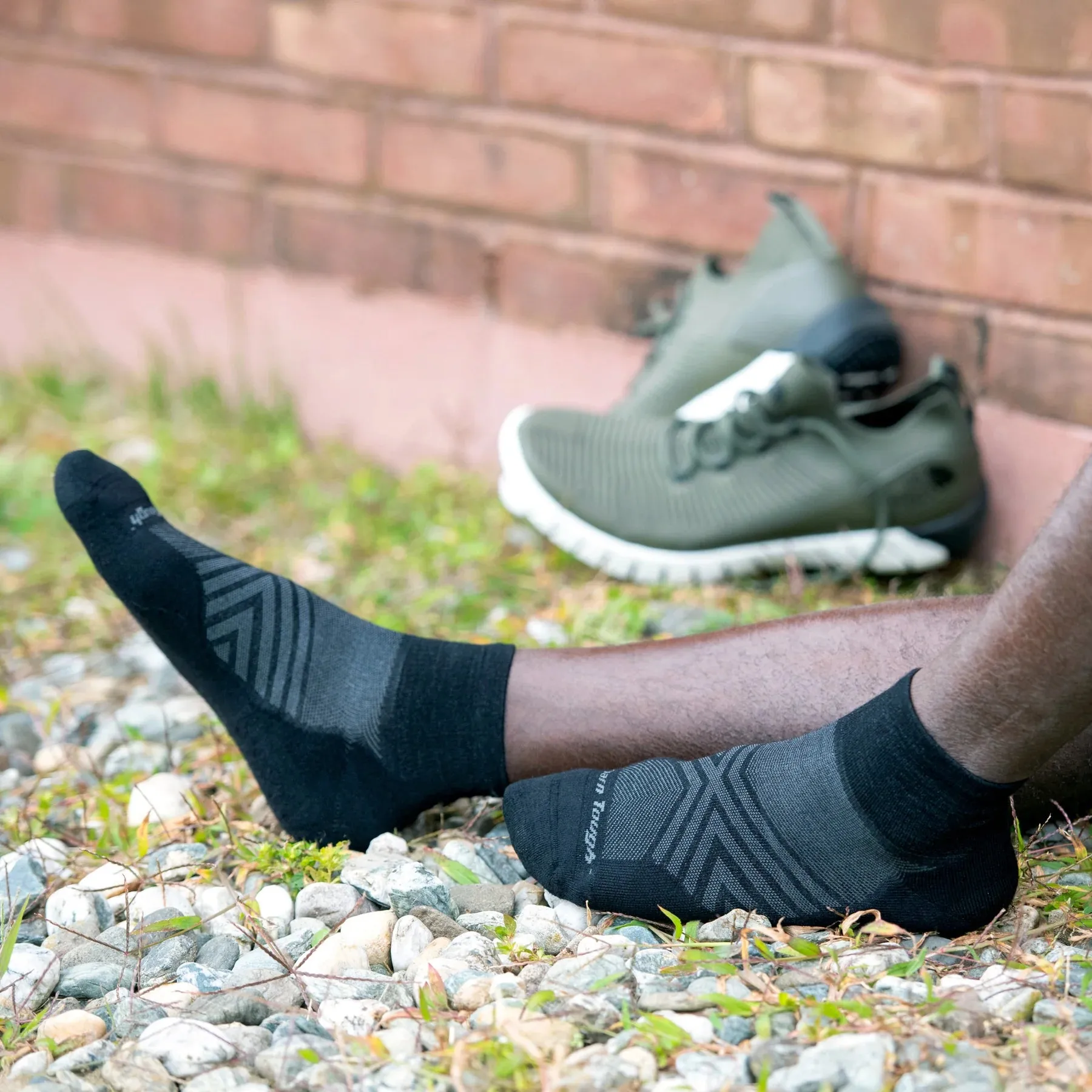 Darn Tough Men's Quarter Ultra Lightweight No Cushion Running Socks