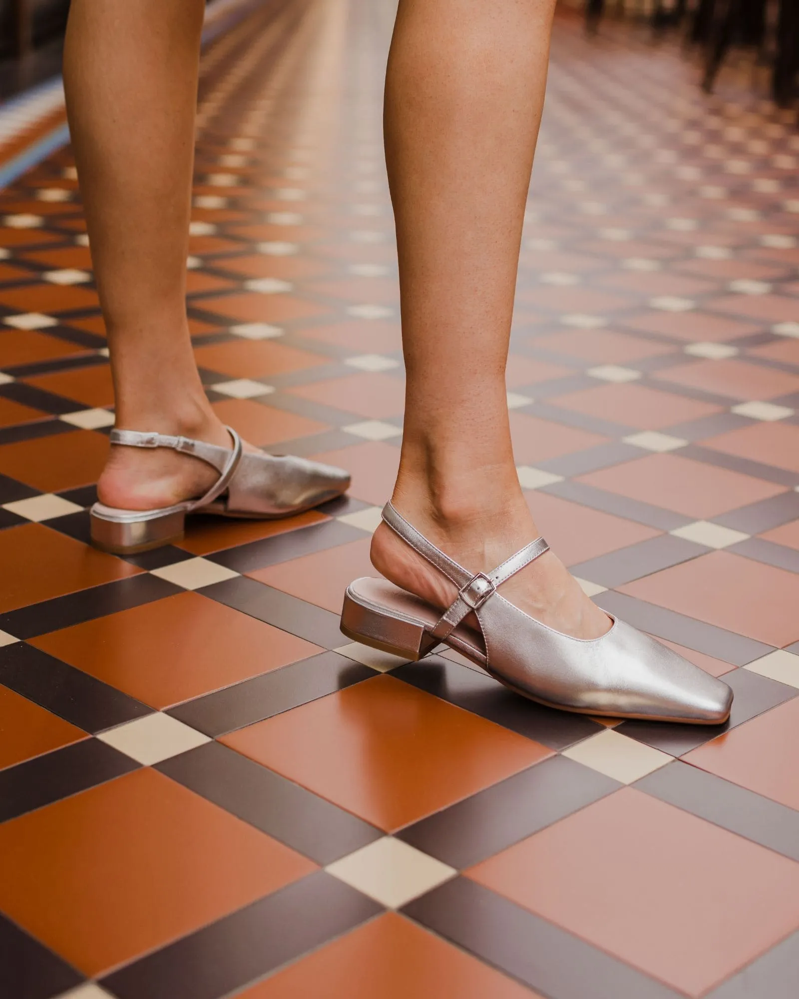 INTEREST SLINGBACK FLATS SILVER LEATHER