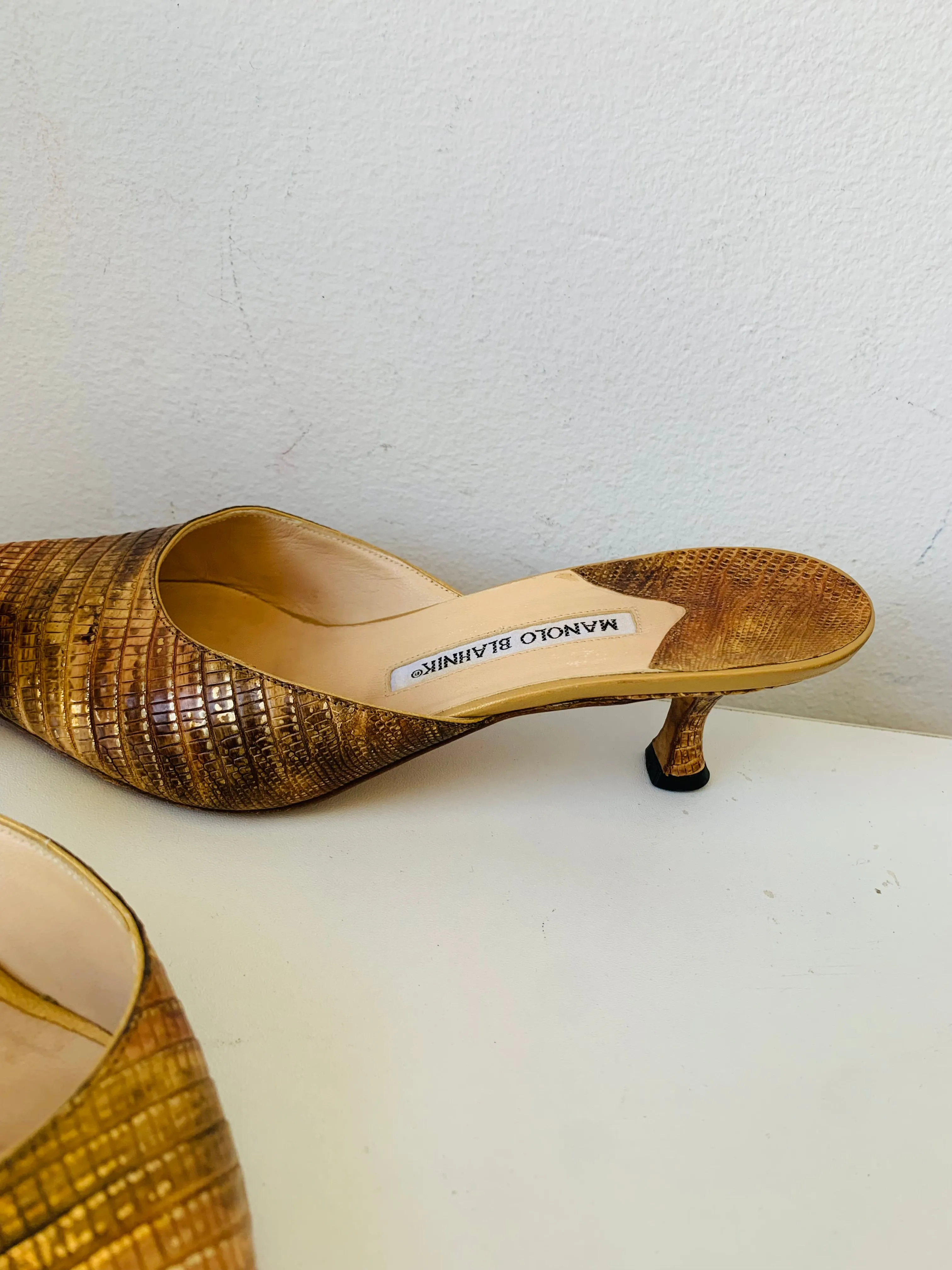 Manolo Blahnik Snakeskin Mules Women’s Shoes Size 37 1/2 In Brown, Tan, and Gold Metallic Detail