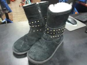 Used UGG Snow Boots Sz 4
